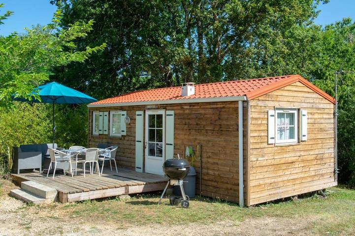 Gîte pour 2 personnes, avec vue ainsi que jardin et piscine, animaux acceptés à Saint-André-d'Allas - 2