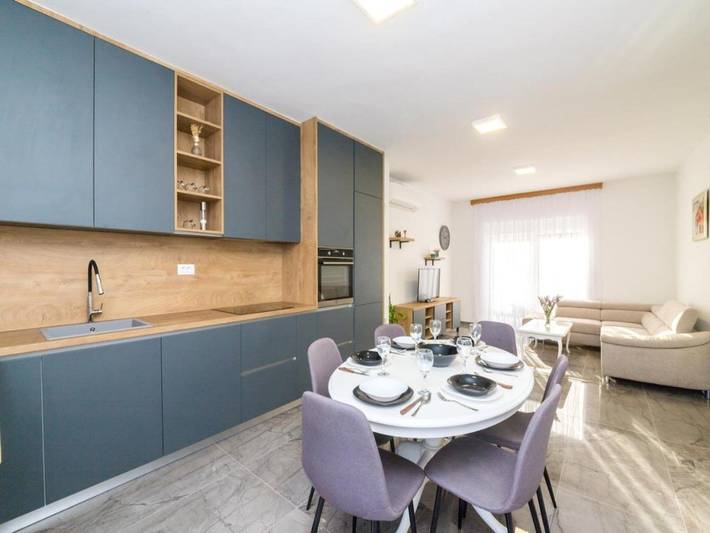 Mihael Holiday House - Three Bedroom Holiday Home with jacuzzi in Zadar Stadt, Zadar (Kommun)
