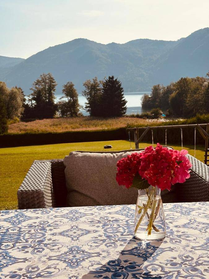Ferienhaus für 8 Personen, mit Ausblick und Seeblick sowie Garten am Attersee - 2