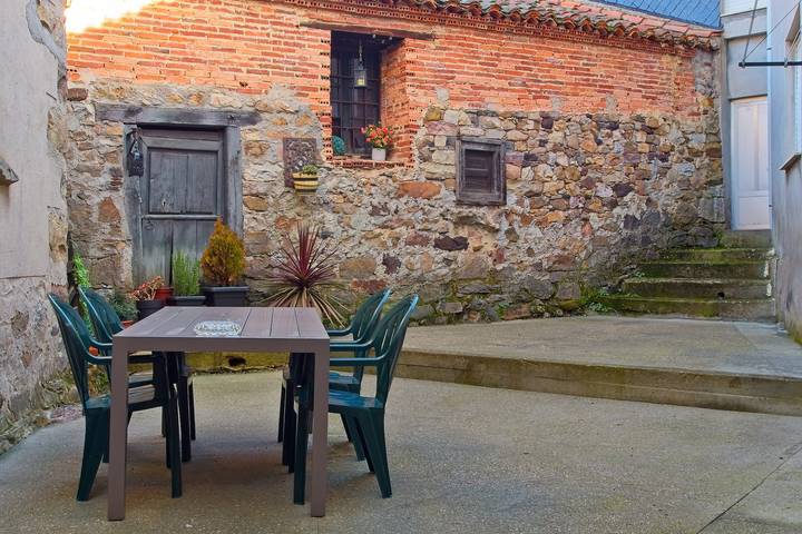 Casa rural para 5 personas, con jardín y balcón en Montaña de Luna - 2