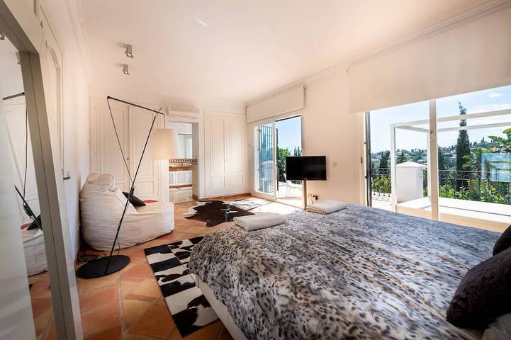 Beautiful sunny villa with pool and sea views Marbella (Elviria) in Marbella East, Marbella