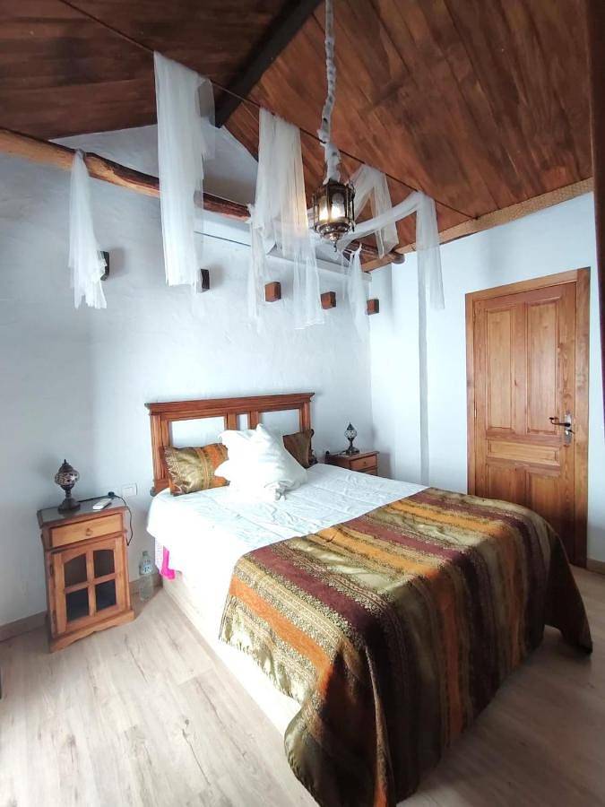 Location de vacances pour 23 personnes, avec vue ainsi que balcon et piscine dans El Colmenar - 3