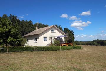 Gîte pour 7 personnes, avec terrasse ainsi que vue et jardin à Saint-Auvent