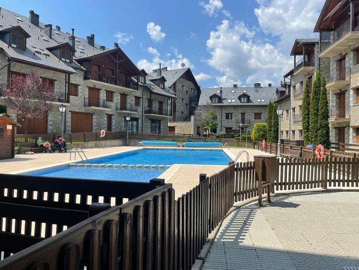 Ferienwohnung für 4 Personen, mit Pool und Garten sowie Ausblick - 1