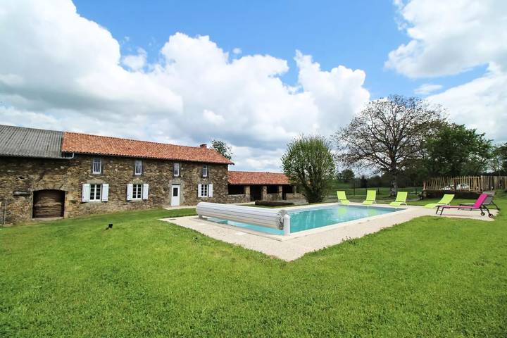 Gîte pour 14 personnes, avec Terrasse et Jardin