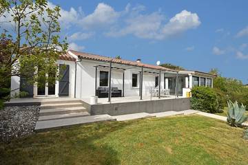 Cottage pour 7 personnes, avec jardin ainsi que terrasse et piscine à Malves-en-Minervois