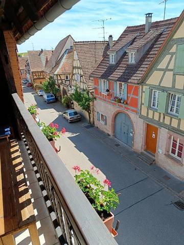 Gîte pour 4 personnes, avec balcon et vue, adapté aux familles à Beblenheim
