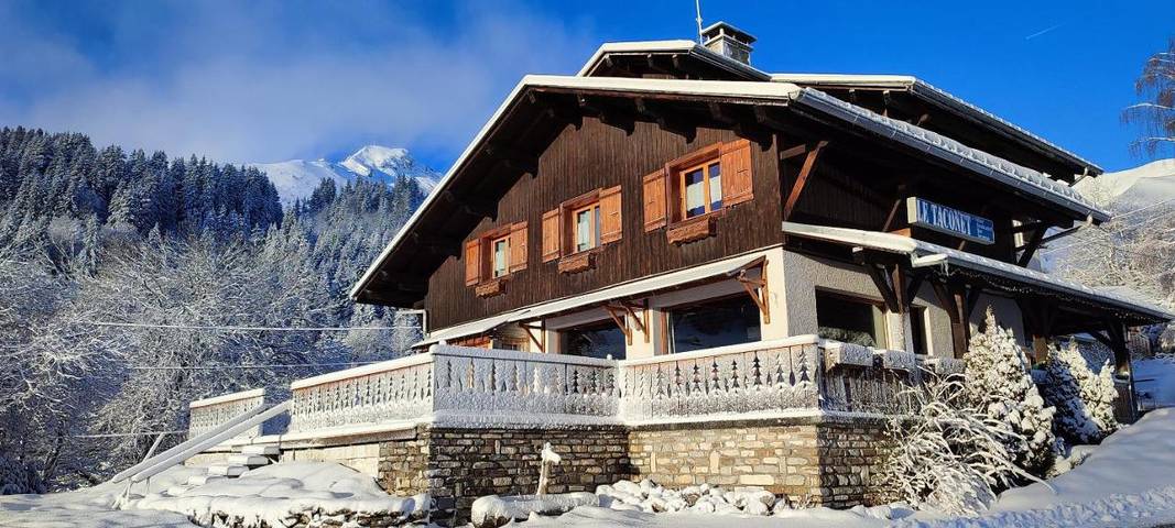 Hôtel pour 4 personnes, avec vue et terrasse, animaux acceptés