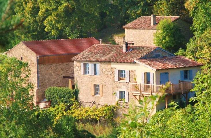 Location de vacances pour 4 personnes, avec Balcon et Terrasse ainsi que Jardin et Vue à Labatie-d'Andaure
