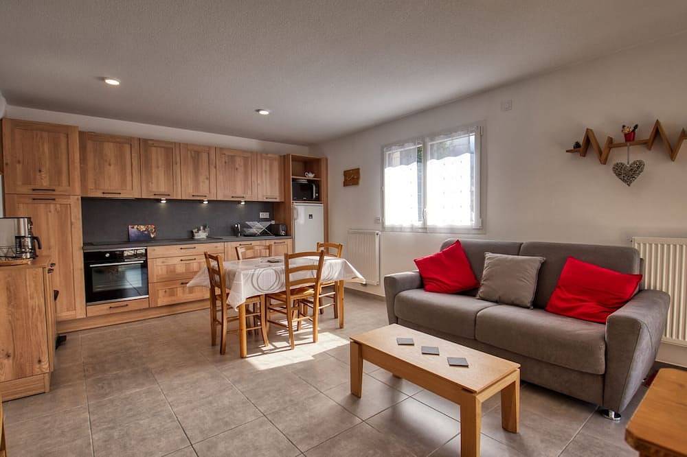 Apartamento entero, Apartamento luminoso con terraza y Wifi en Verchaix in Verchaix, Region Bonneville