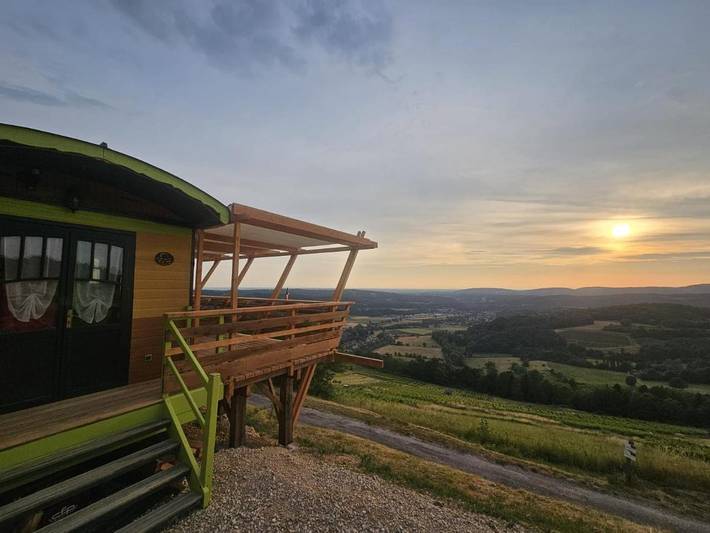 Camping pour 5 personnes, avec Terrasse ainsi que Jardin et Vue