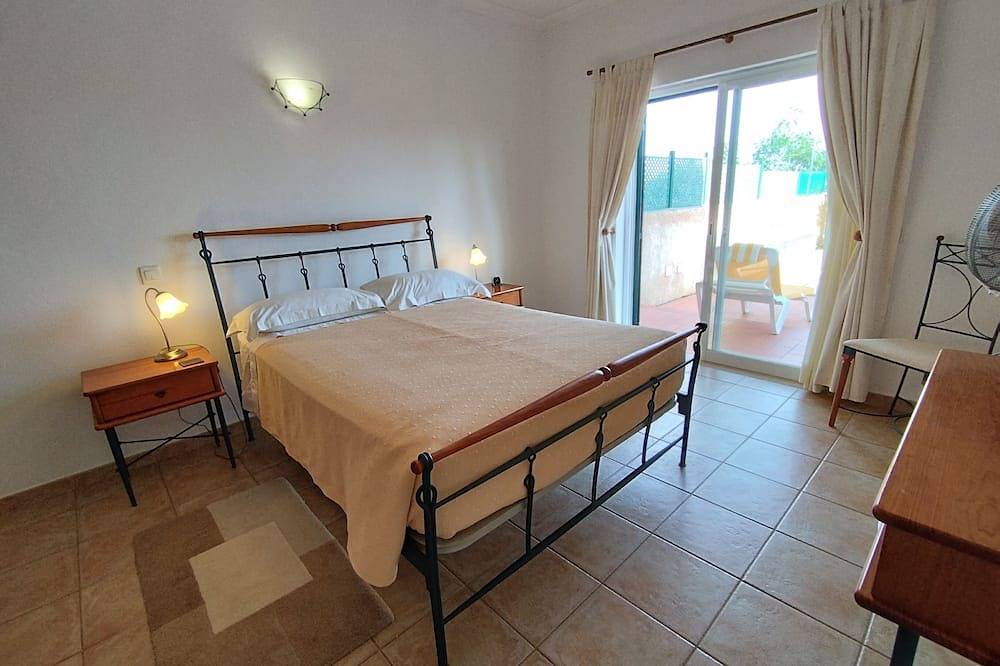 Casa Gemeas in Luz with ocean views, private pool - 10 mins walk to the beach in Praia da Luz, Faro District