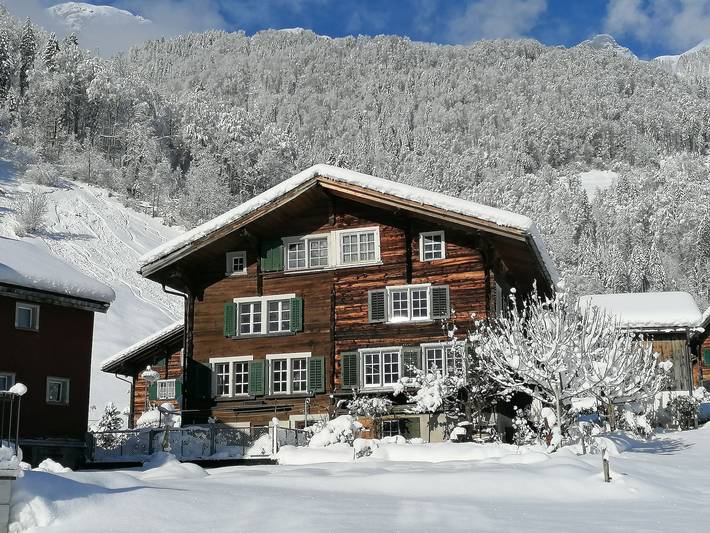 Chalet für 4 Personen, mit Garten in Kanton Glarus