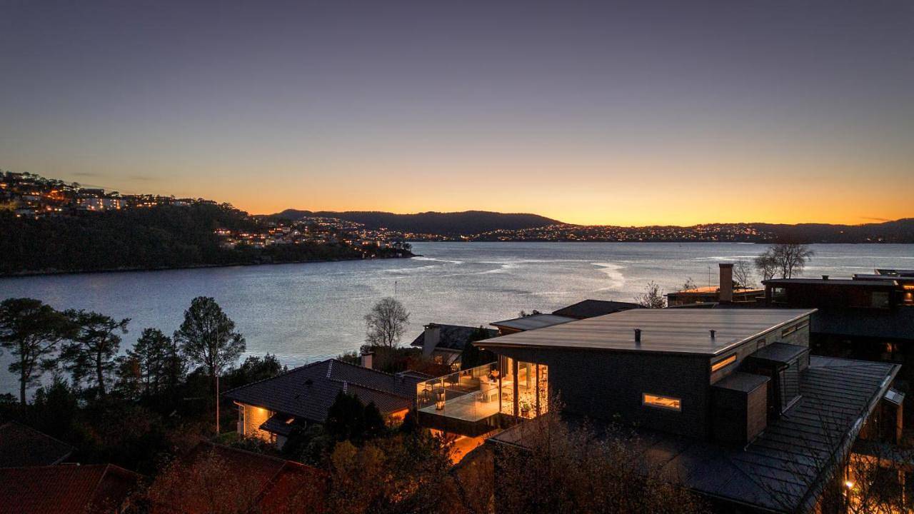 Luxury "Villa Bergen" Private Pool, Gym, Sauna, Hot Tub, 10 Minutes from City Centre in Bergen, Vestland