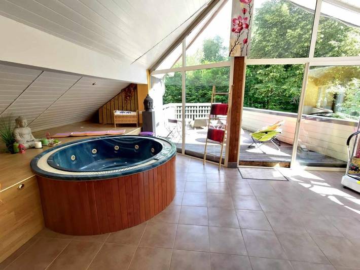 Location de vacances pour 4 personnes, avec jacuzzi ainsi que sauna et jardin à Saint-Sauves-d'Auvergne - 2
