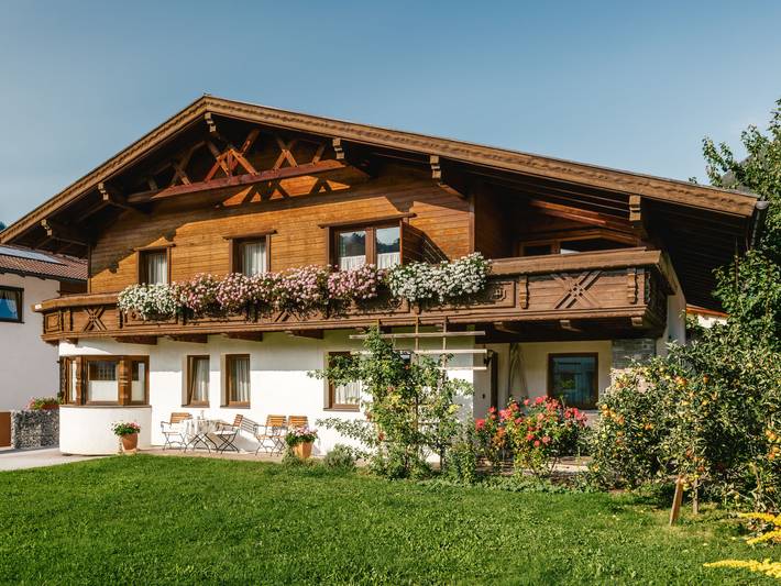 Ferienwohnung für 6 Personen, mit Balkon und Garten in Prutz