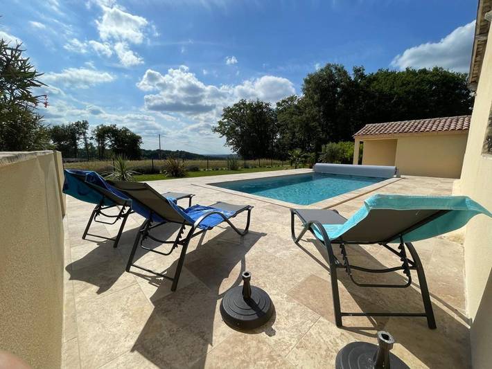 Location de vacances pour 6 personnes, avec Terrasse et Jardin ainsi que Piscine et Vue dans Vergt-de-Biron