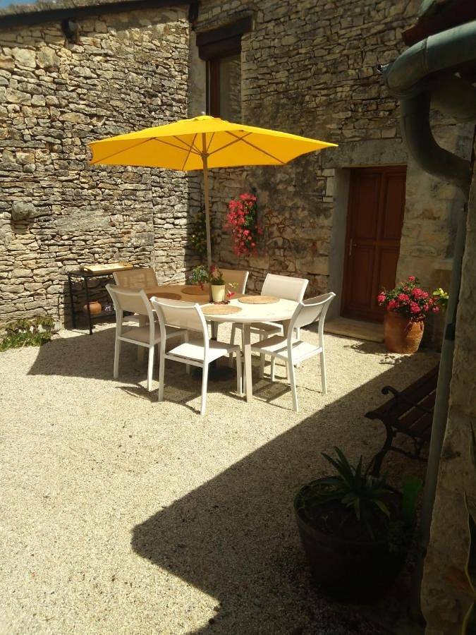 Gîte pour 2 personnes, avec terrasse et jardin à La Rochette (Charente) - 4