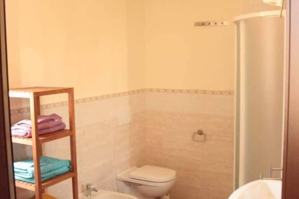 Apartamento entero, En el parque Conero, con el mar debajo de la casa. in Ancona, Riviera del Conero
