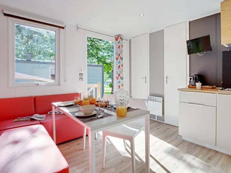 Camping Le Moténo - Mobilhome 6 personnes - Mobil Home Aqua 2ch 4/6pers Terrasse Semi-Couverte Tv in Plouhinec (Morbihan), Côte des Mégalithes