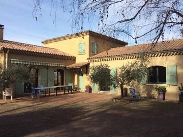 Location de vacances pour 8 personnes, avec piscine et terrasse à Beausemblant