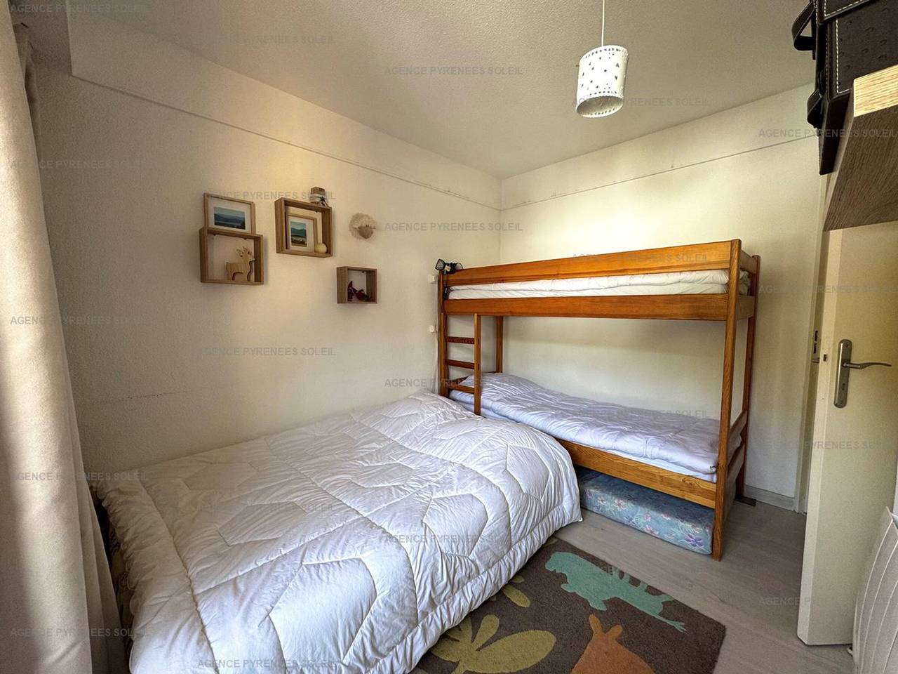 Apartamento entero, Apartamento de 2 estrellas a pie de pistas con balcón, Wifi y plaza de aparcamiento en Les Angles in Les Angles, Parque Natural Regional de los Pirineos Catalanes