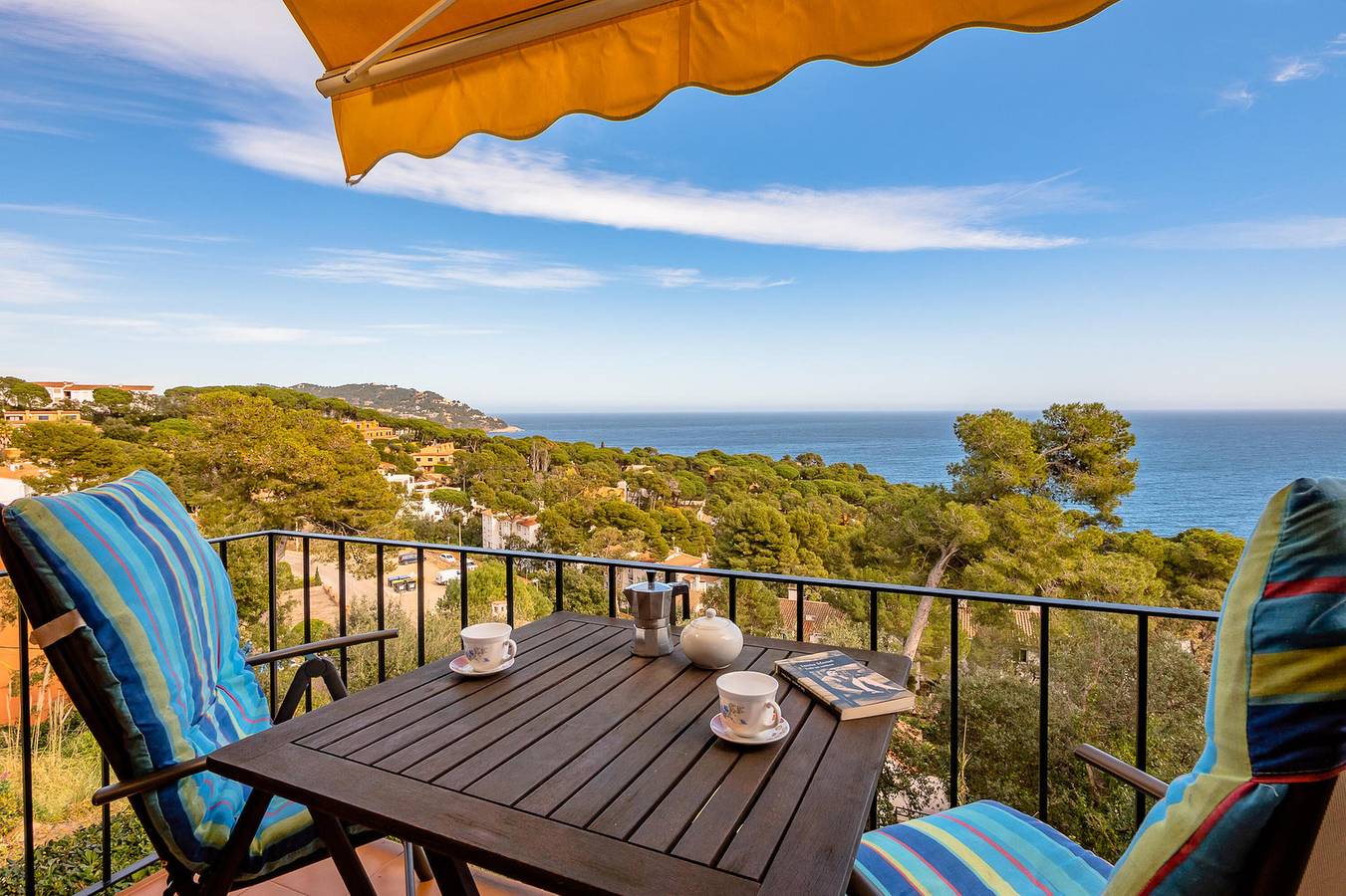 Apartamento entero, R-7 Apartamento con excelente vista al mar y piscina in Calella de Palafrugell, Palafrugell