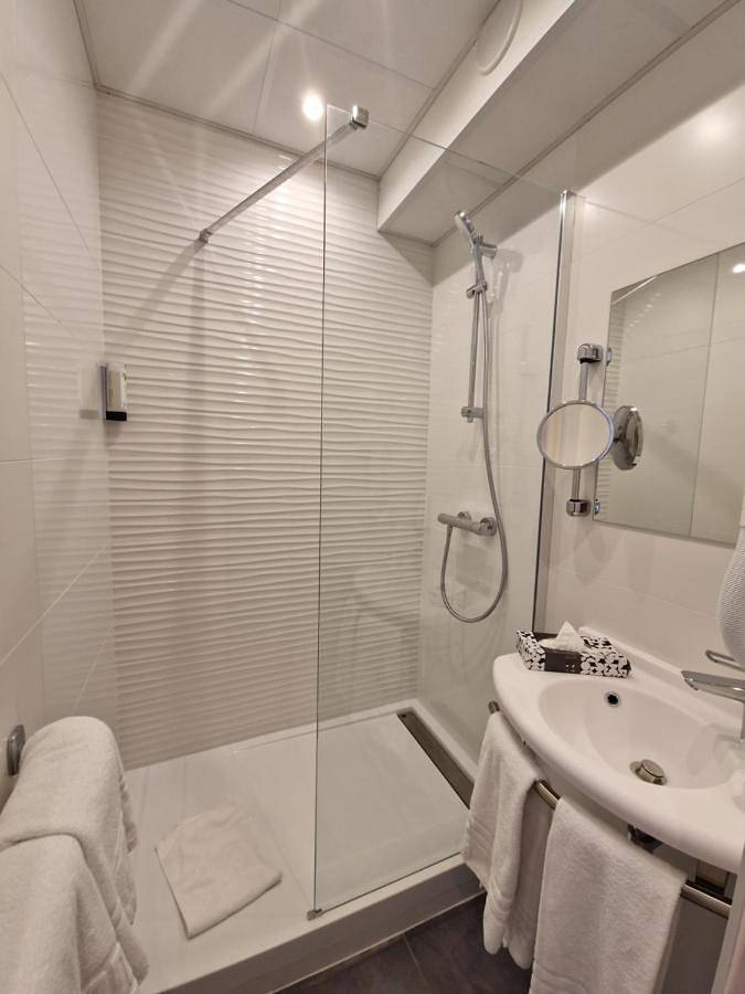 Hôtel pour 2 personnes, avec jardin et piscine, animaux acceptés à Beaucaire - 3