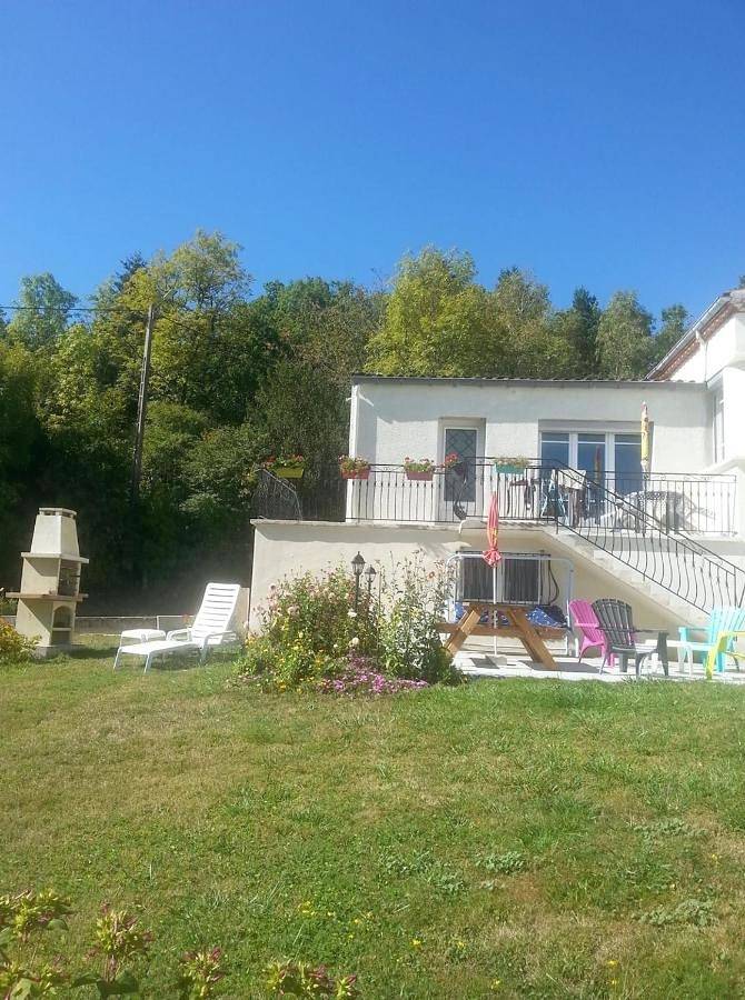 Location de vacances pour 6 personnes, avec Balcon et Terrasse ainsi que Jardin et Vue à Burlats
