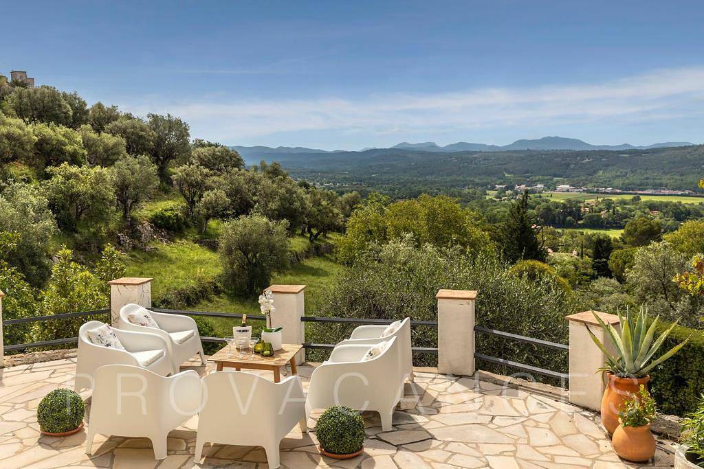 Holiday home with pool within walking distance to Fayence in Fayenza, Region de Draguignan