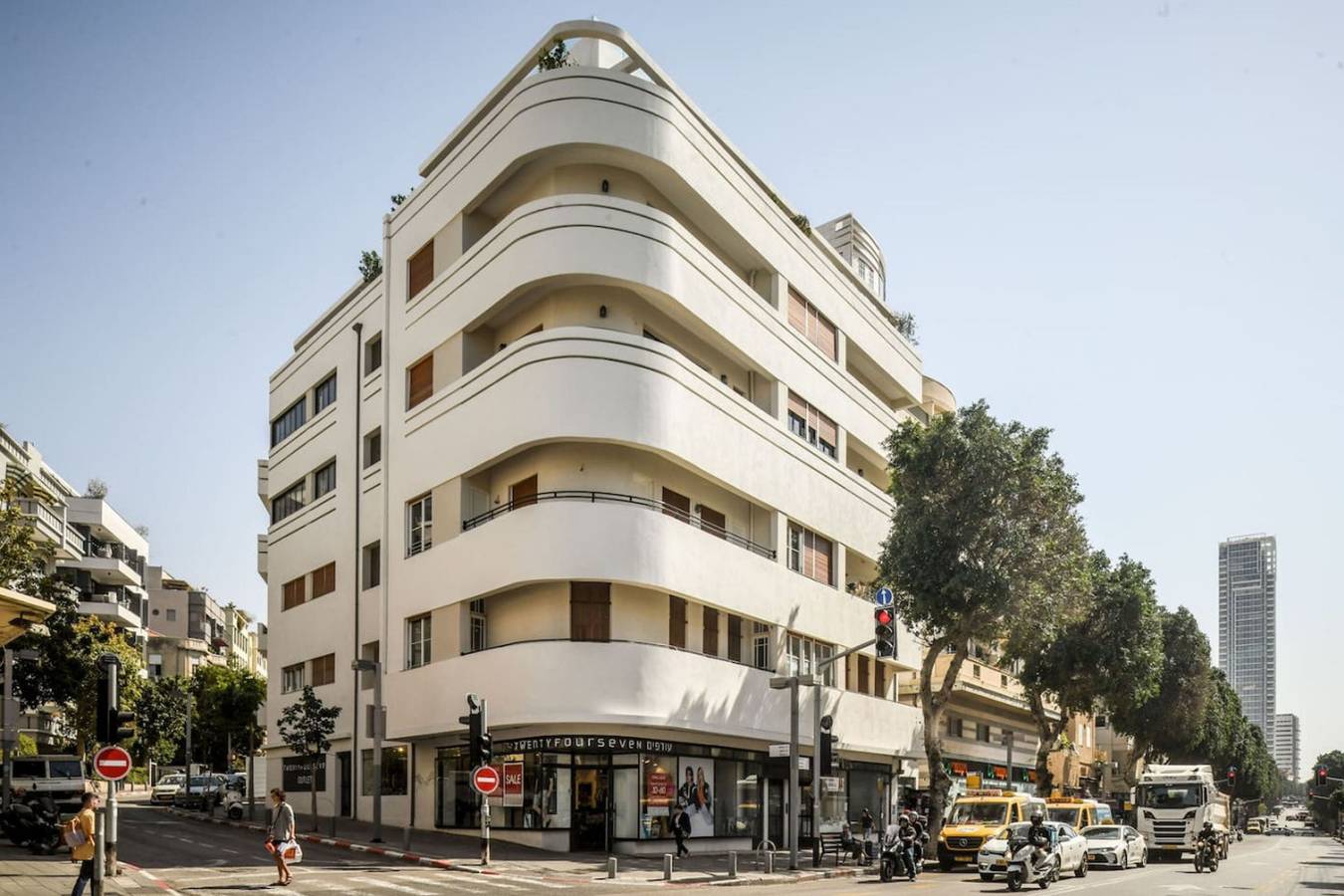 Appartement entier, Homey 2 Br Apt w Spacious Balcony 5-min from Beach in Tel Aviv, District de Tel Aviv