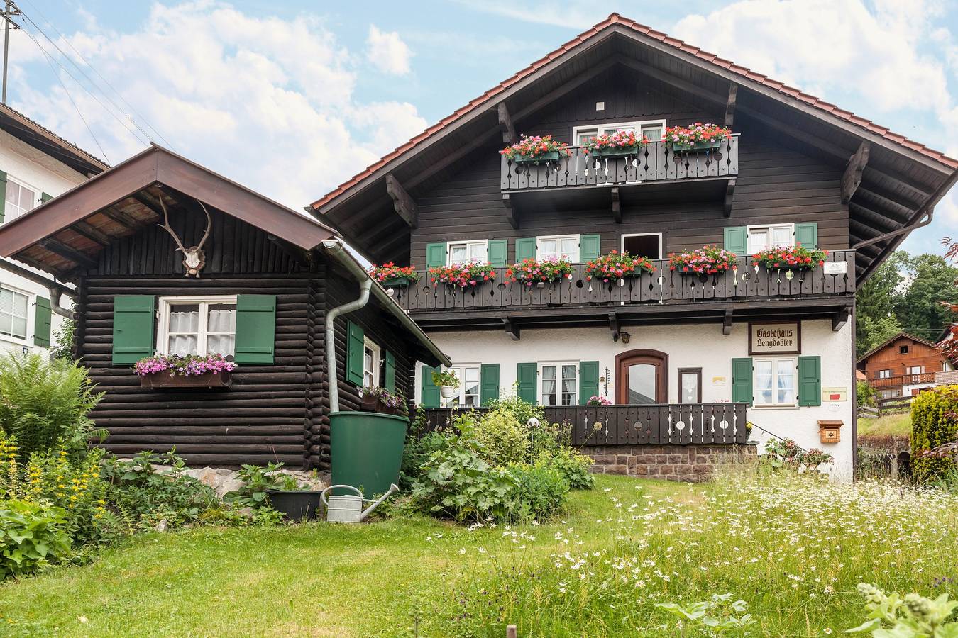 Entire apartment, Apartment in Gästehaus Lengdobler with Mountain View, Wi-Fi & Balcony in Bad Kohlgrub, Bavarian Alps