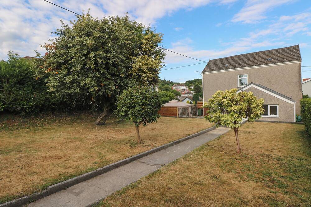 Brynawel, pet friendly, character holiday cottage in Burry Port in Burry Port, Carmarthenshire