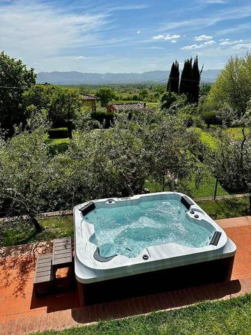 Cottage pour 4 personnes, avec jacuzzi ainsi que jardin et piscine à Loro Ciuffenna