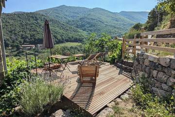 Gîte pour 4 personnes, avec jardin et terrasse à Burzet
