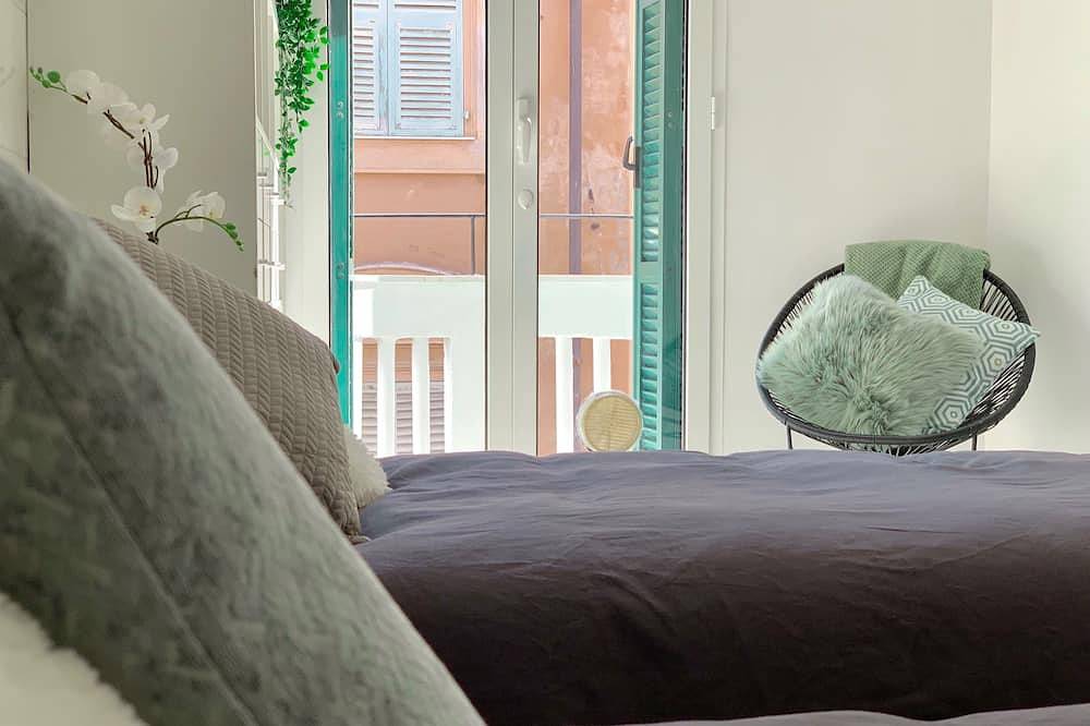 Apartamento entero, En el corazón del casco antiguo, impresionante piso con terraza en la azotea, 3Bed / 1Bath / Wifi / Ac in Ventimiglia (Ciudad), Ventimiglia