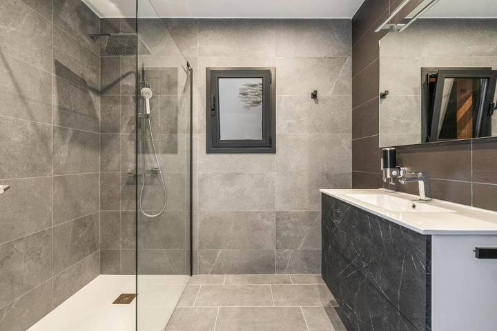 Chalet para 8 personas, con vistas además de terraza y piscina en Provincia de Gerona - 3