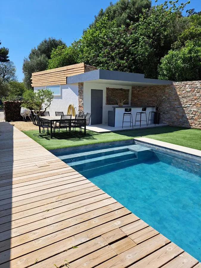 Chalet para 6 personas, con piscina además de jardín y jacuzzi - 1