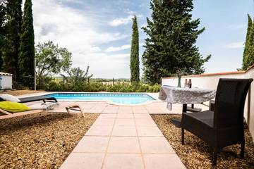 Gîte pour 4 personnes, avec terrasse et piscine, animaux acceptés à Montréal (Lanquedoc-Roussillon)