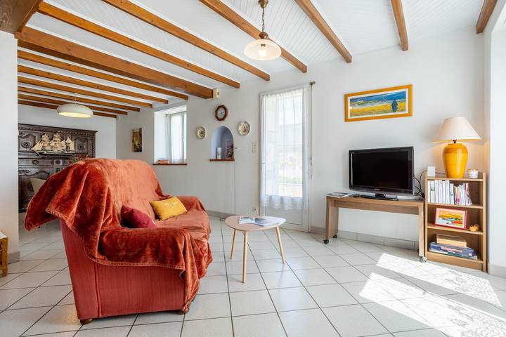 Holiday Home 'Single-Storey' with Private Terrace, Shared Garden and Wi-Fi in Mahalon, Quimper region