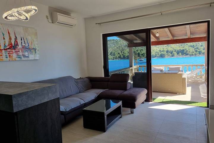 Ganze Wohnung, 1-Zimmer-Ferienwohnung am Strand Kaprije in Sibenik Islands