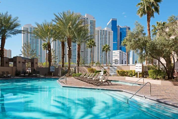Resort para 2 personas, con piscina además de jacuzzi y terraza - 1