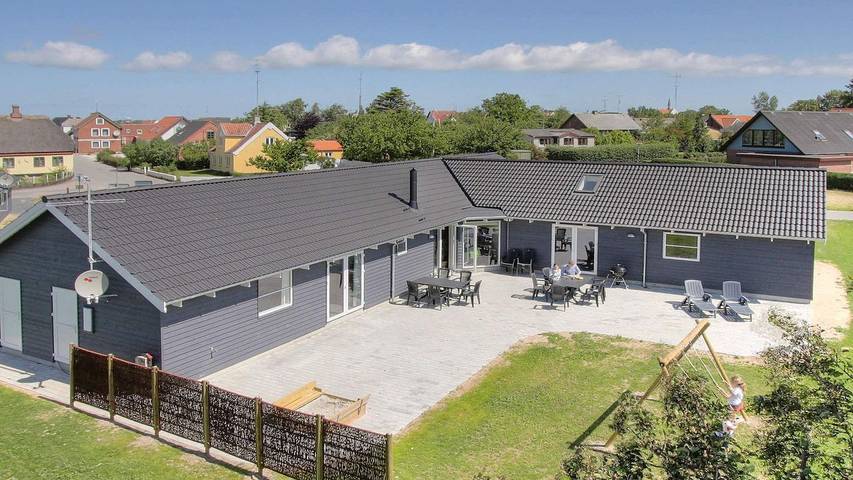Ferienhaus für 16 Personen, mit Whirlpool und Terrasse sowie Pool und Sauna in Bagenkop