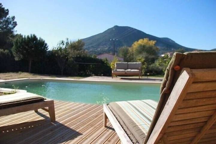 Chalet pour 2 personnes, avec piscine ainsi que jardin et terrasse en Corse-du-Sud