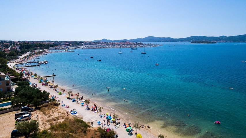 Apartament wakacyjny dla 8 osób, z widok i basen oraz balkon w Seline