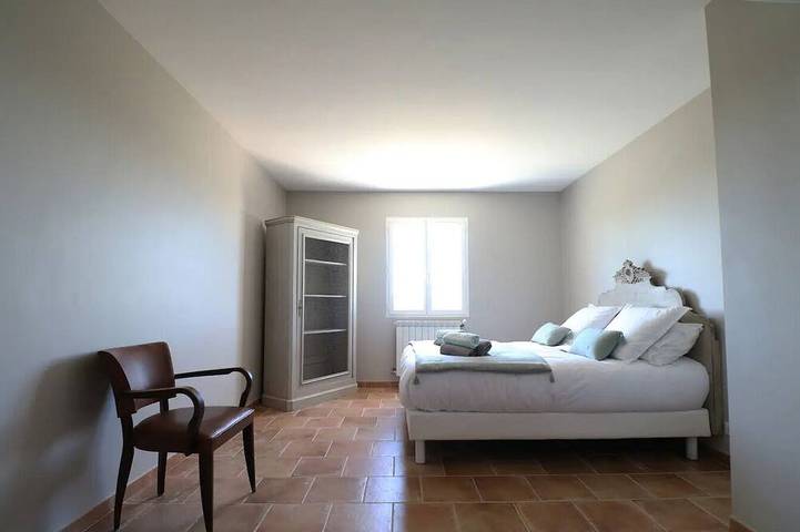 Villa pour 8 personnes, avec jardin et terrasse à L'Isle-sur-la-Sorgue - 4