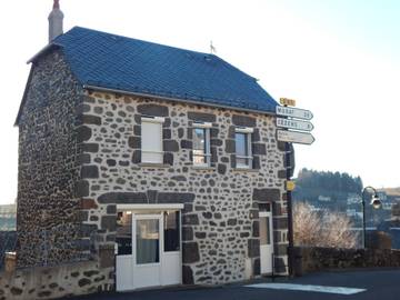 Gîte pour 4 personnes, avec balcon et jardin dans le Cantal