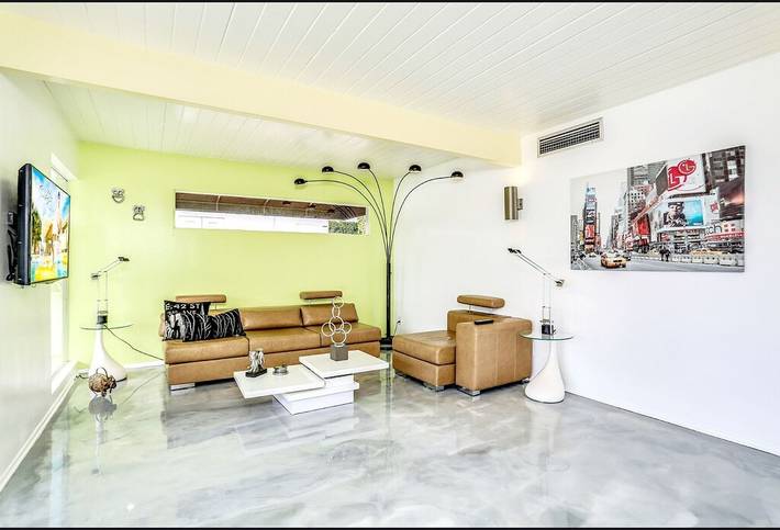 Vacation house for 6 people, with terrace and yard in Palm Springs