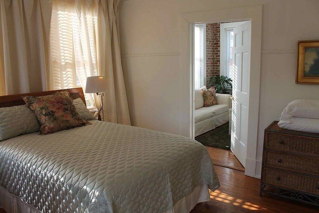 Ganze Wohnung, Artloft Historic Loft Apartment located in the heart of Downtown Beaufort in Beaufort, Beaufort County