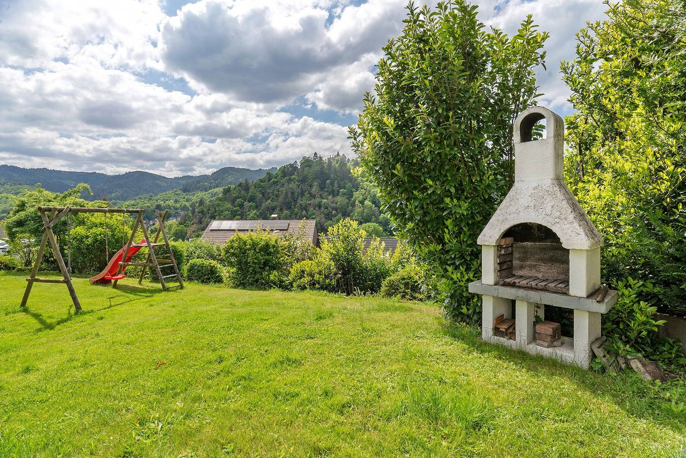 Ganze Wohnung, Ferienwohnung 'Schiel' mit Bergblick, privater Terrasse und Wi-Fi in Gernsbach, Nordschwarzwald